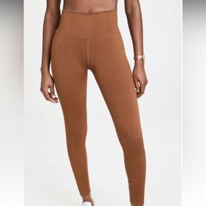 Good American ribbed ankle legging